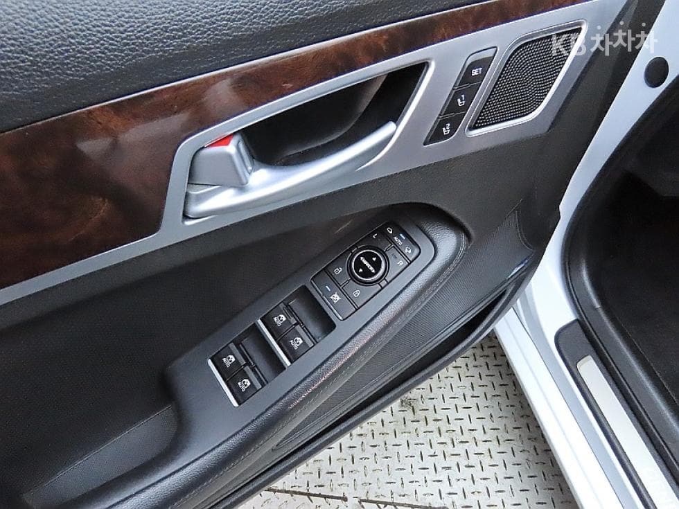 Hyundai GenesisDHG330 Premium - 13