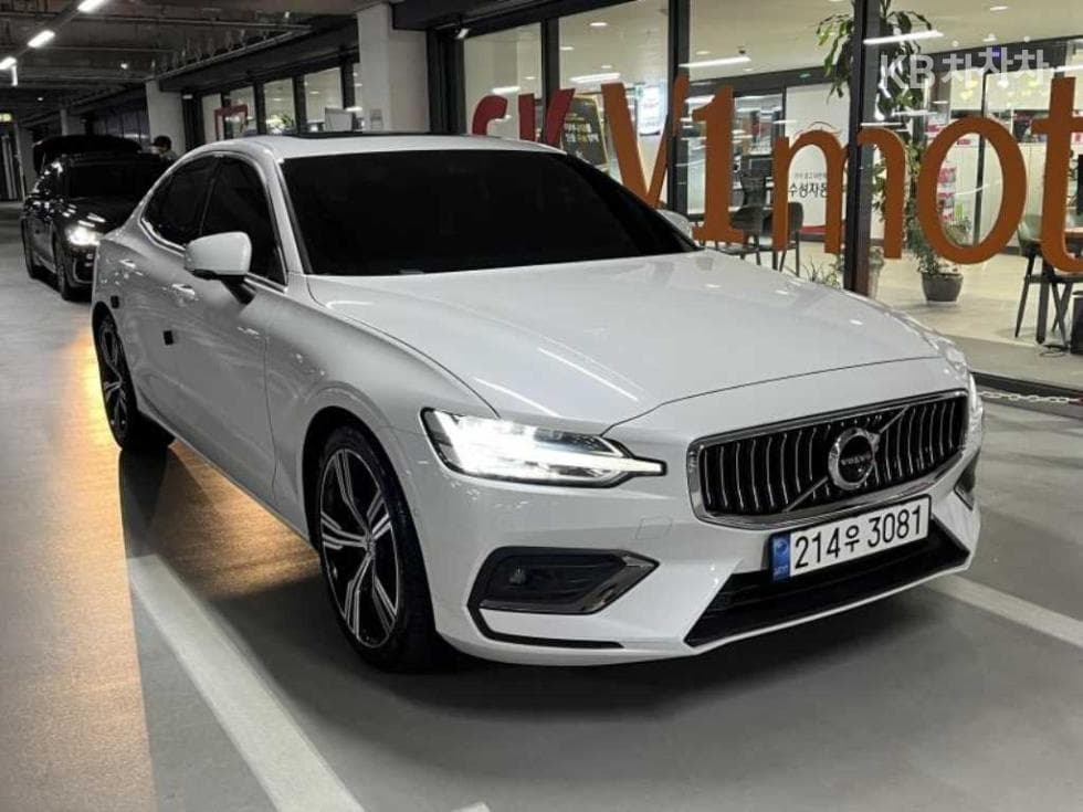 Volvo S60 3-토 поколение 2.0 B5 Inscription - Image 1