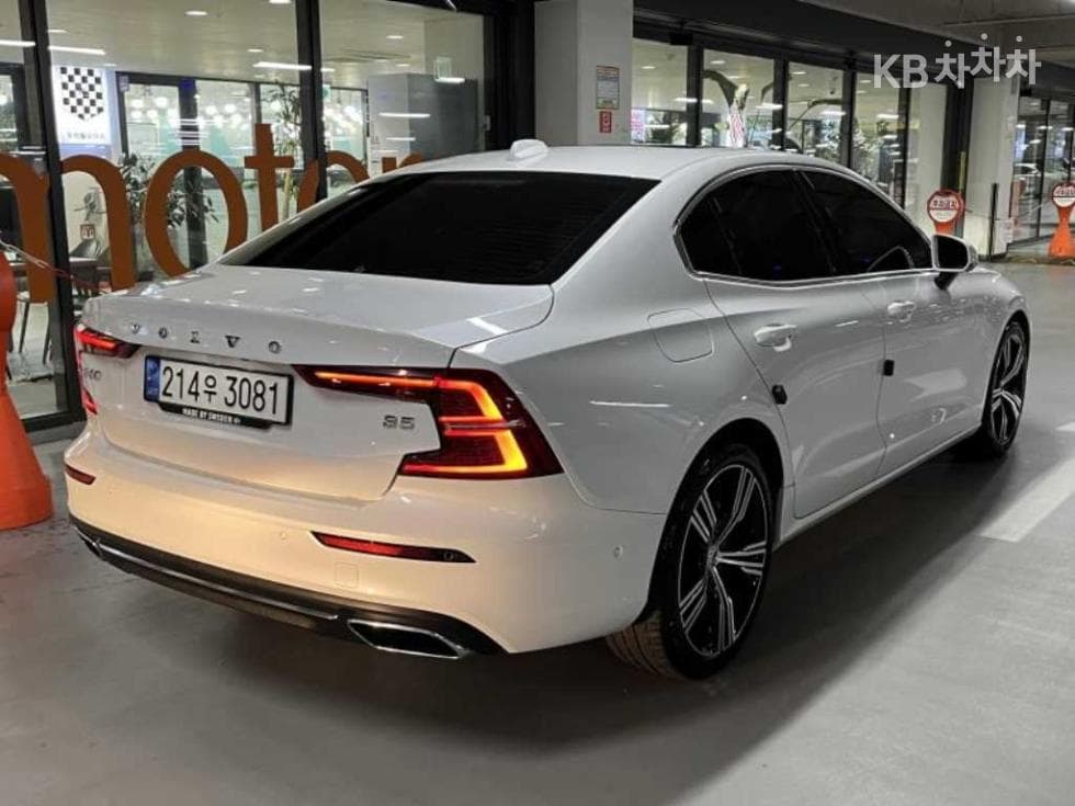Volvo S60 3-토 поколение2.0 B5 Inscription - 4