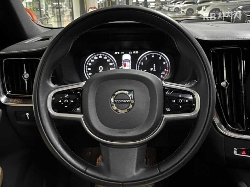Volvo S60 3-토 поколение2.0 B5 Inscription - 10