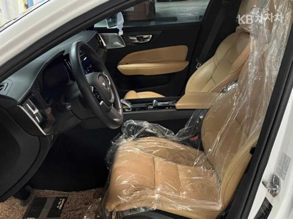 Volvo S60 3-토 поколение2.0 B5 Inscription - 11