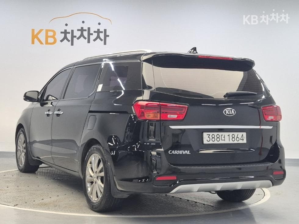 Kia The New (facelift) Carnival9-seater 2.2 Diesel Prestige - 2