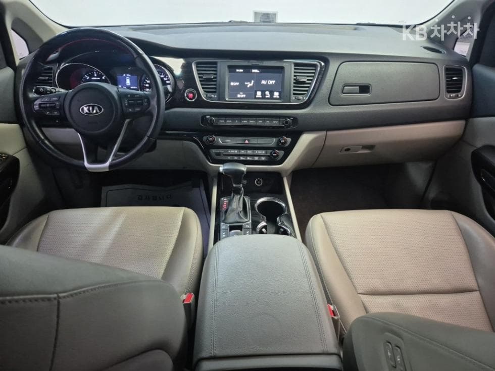 Kia The New (facelift) Carnival9-seater 2.2 Diesel Prestige - 7