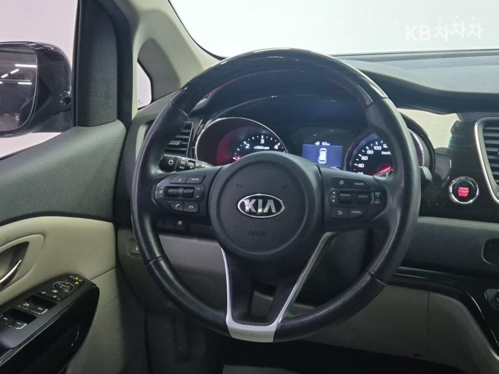 Kia The New (facelift) Carnival9-seater 2.2 Diesel Prestige - 9