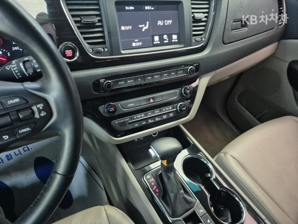 Kia The New (facelift) Carnival9-seater 2.2 Diesel Prestige - 10