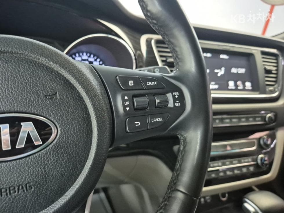 Kia The New (facelift) Carnival9-seater 2.2 Diesel Prestige - 14