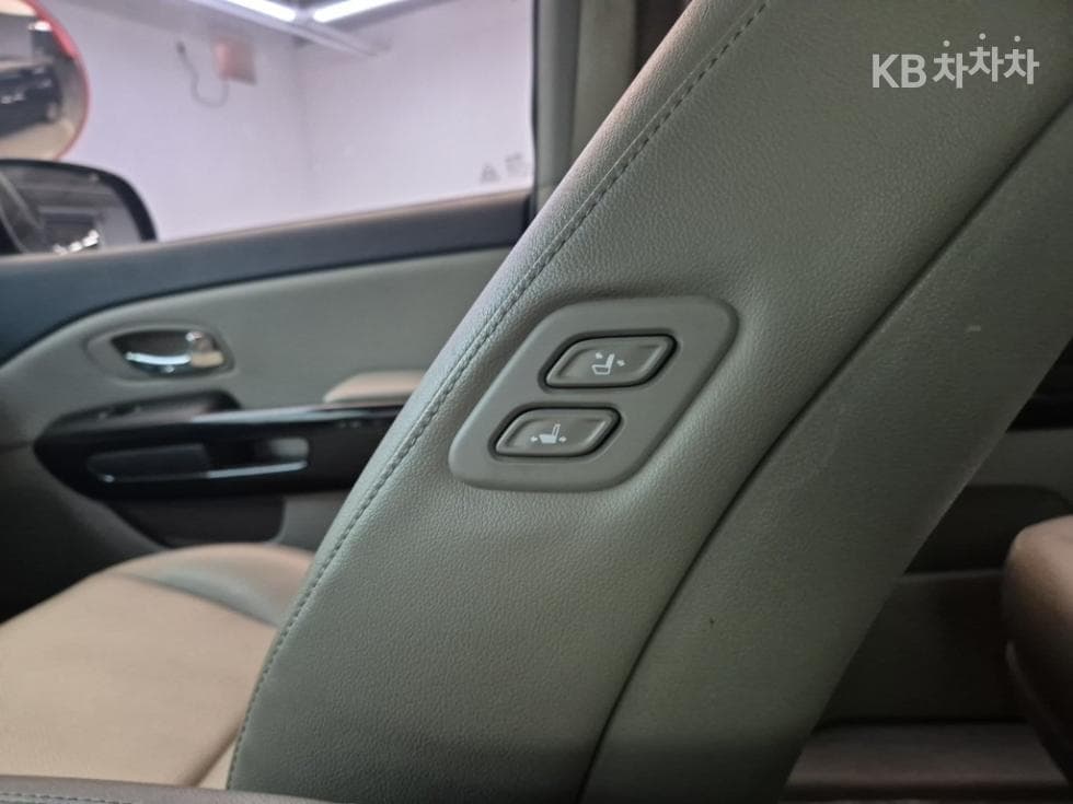 Kia The New (facelift) Carnival9-seater 2.2 Diesel Prestige - 18