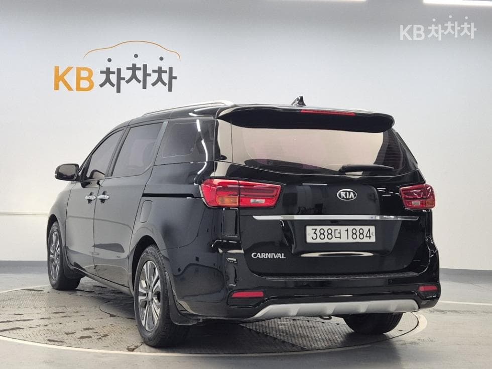 Kia The New (facelift) Carnival9-seater 2.2 Diesel Luxury - 2