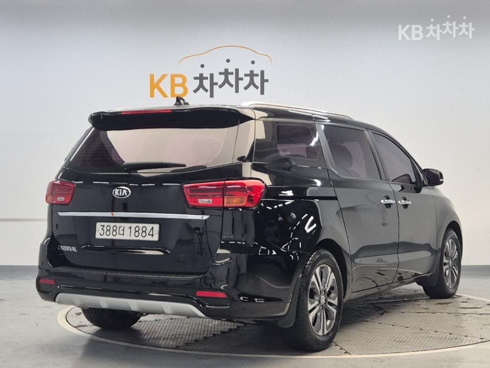 Kia The New (facelift) Carnival9-seater 2.2 Diesel Luxury - 3