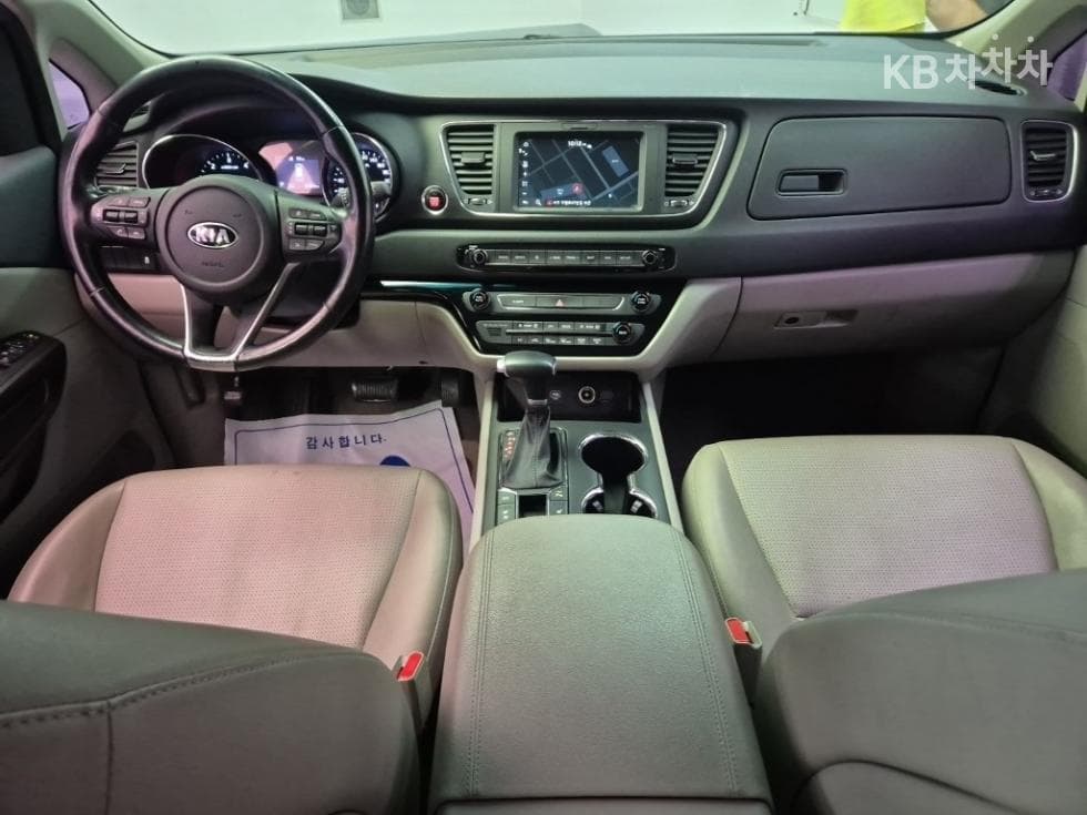 Kia The New (facelift) Carnival9-seater 2.2 Diesel Luxury - 7