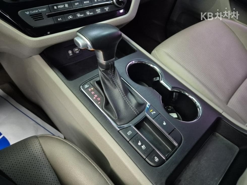 Kia The New (facelift) Carnival9-seater 2.2 Diesel Luxury - 8