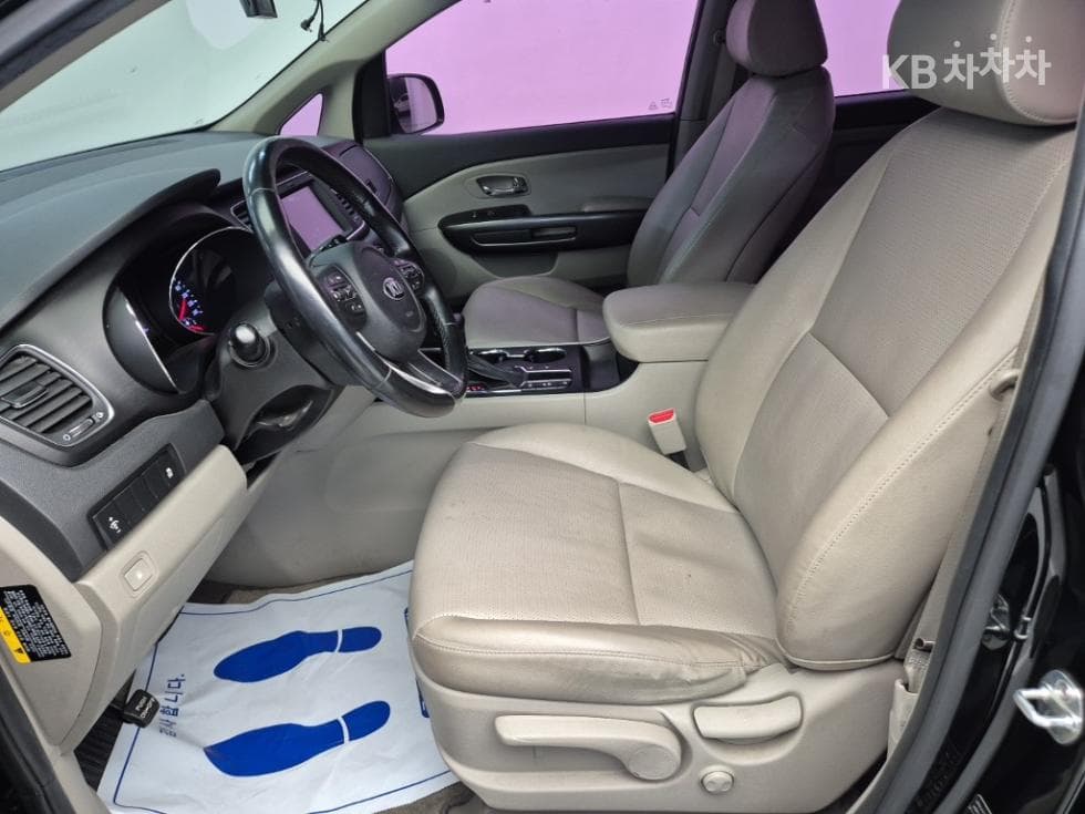 Kia The New (facelift) Carnival9-seater 2.2 Diesel Luxury - 11