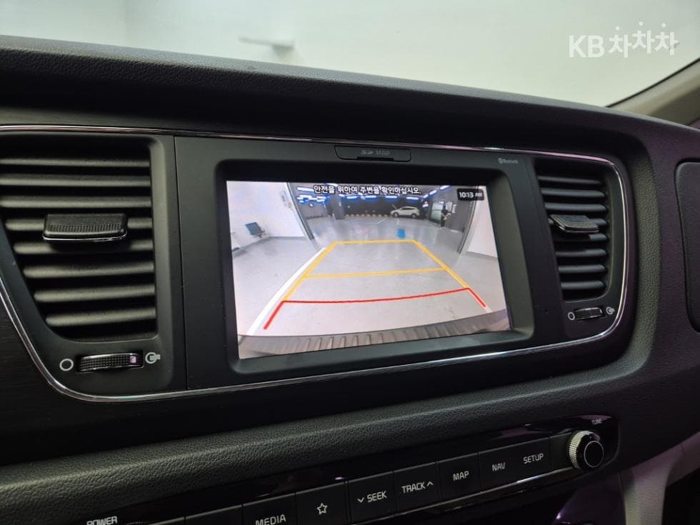 Kia The New (facelift) Carnival9-seater 2.2 Diesel Luxury - 14