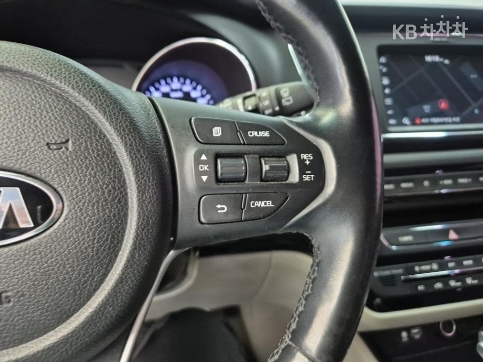 Kia The New (facelift) Carnival9-seater 2.2 Diesel Luxury - 15