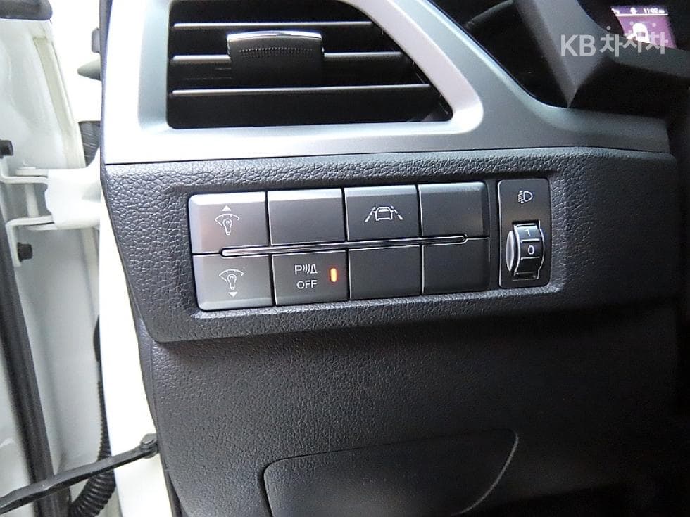 KG Mobility 뷰티플 코란도1.5 GDi Turbo 2WD C7 - 12