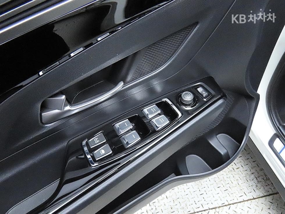 KG Mobility 뷰티플 코란도1.5 GDi Turbo 2WD C7 - 13
