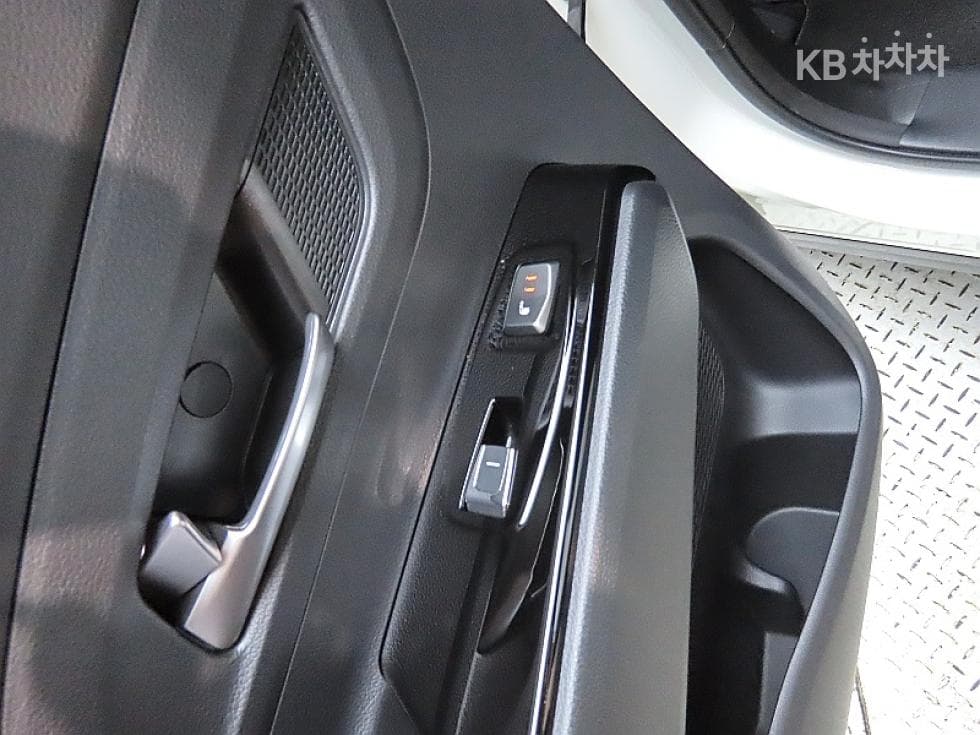 KG Mobility 뷰티플 코란도1.5 GDi Turbo 2WD C7 - 18