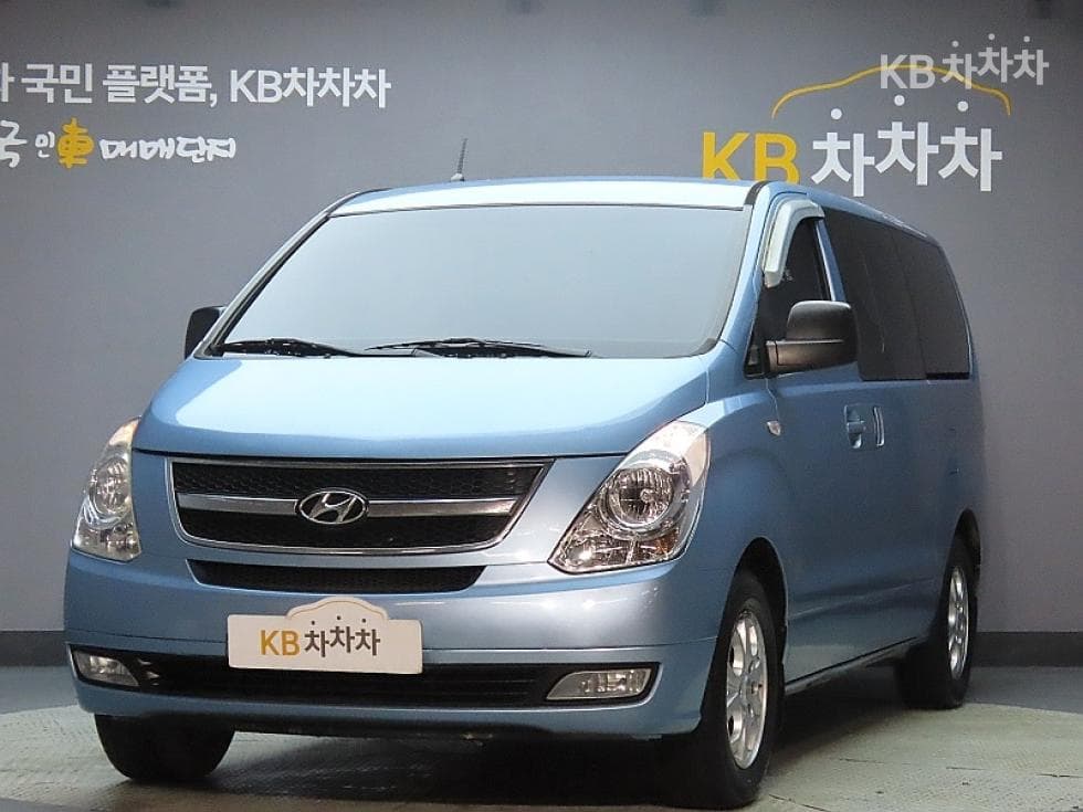 Hyundai Grand Starex 5-seater Van CVX Premium - Image 1