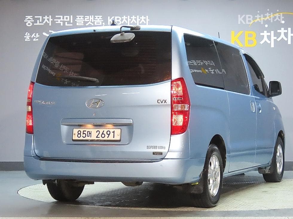 Hyundai Grand Starex5-seater Van CVX Premium - 2