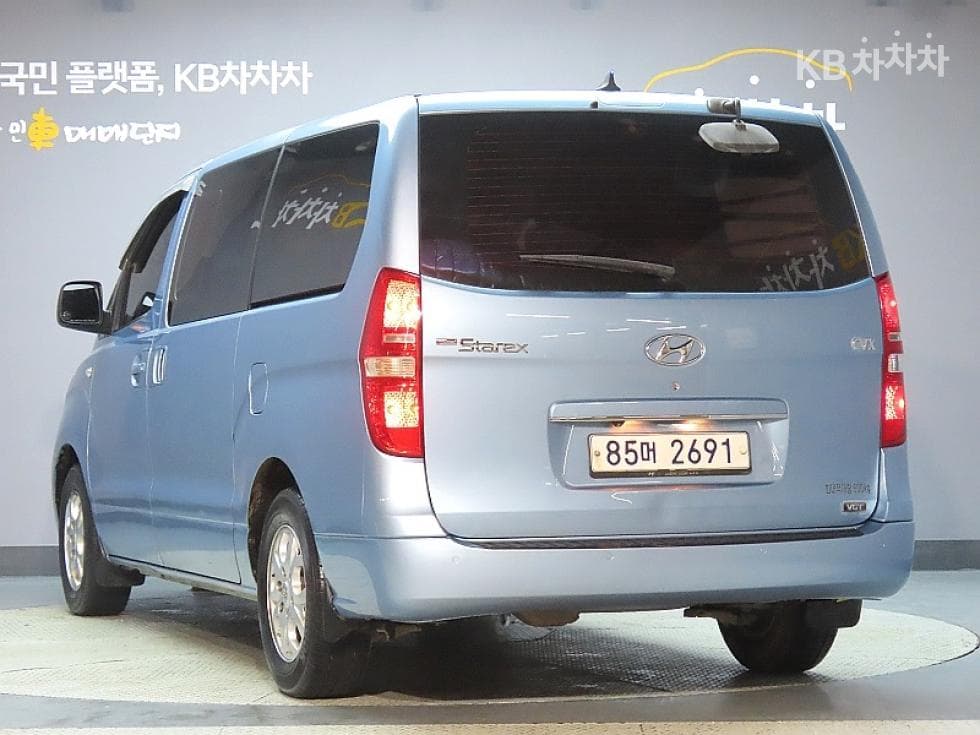 Hyundai Grand Starex5-seater Van CVX Premium - 4