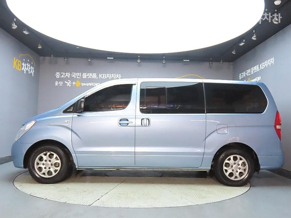 Hyundai Grand Starex5-seater Van CVX Premium - 5