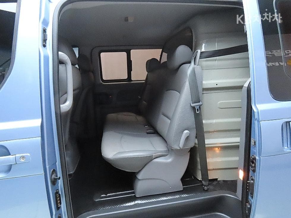 Hyundai Grand Starex5-seater Van CVX Premium - 11