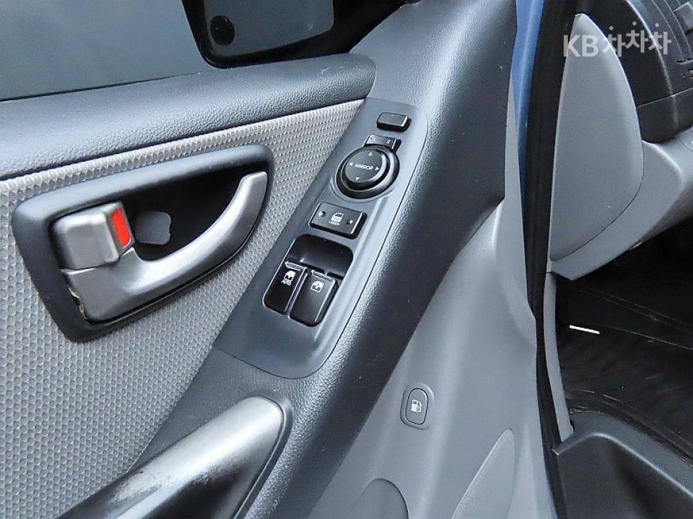 Hyundai Grand Starex5-seater Van CVX Premium - 13
