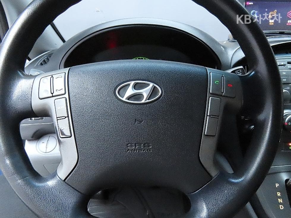 Hyundai Grand Starex5-seater Van CVX Premium - 18