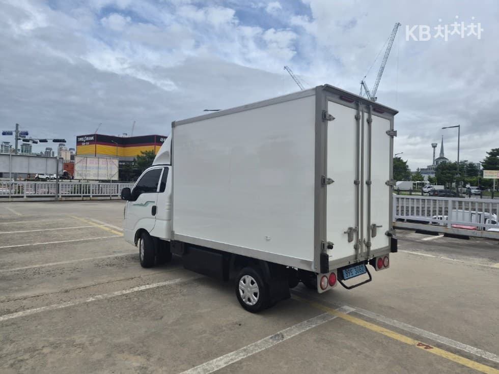 Kia The New (facelift) Bongo 3 (light truck) EVBox Truck 1 Ton Plus형 King Cab Extra Long Standard - 3