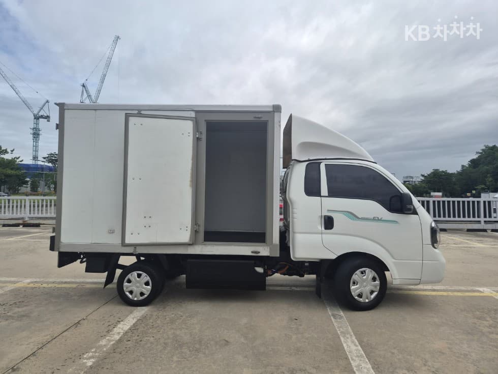 Kia The New (facelift) Bongo 3 (light truck) EVBox Truck 1 Ton Plus형 King Cab Extra Long Standard - 2
