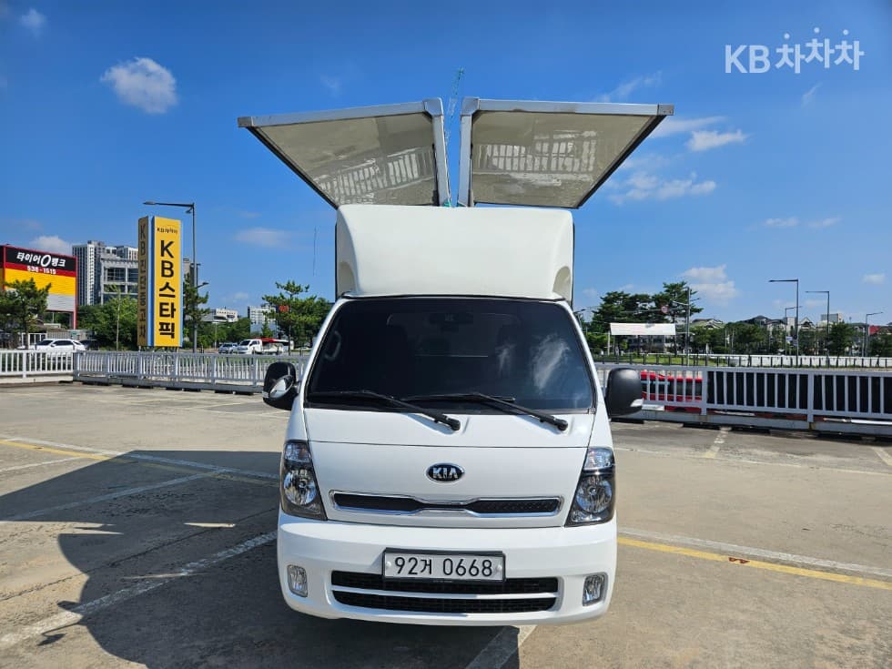 Kia Bongo 3 (light truck) 1.2Ton Wing Body Extra Long 전동모터식 표준캡 Prestige - Image 1