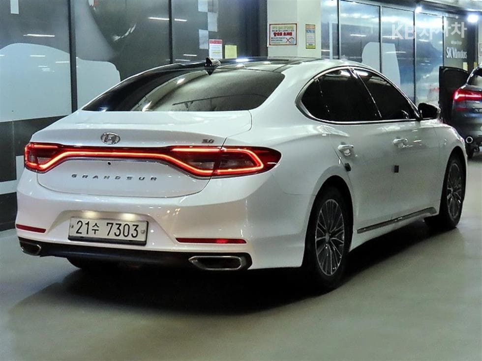 Hyundai Grandeur (Azera)IGDisabled-accessible 3.0 LPi Exclusive Special (special feature/edition) - 4