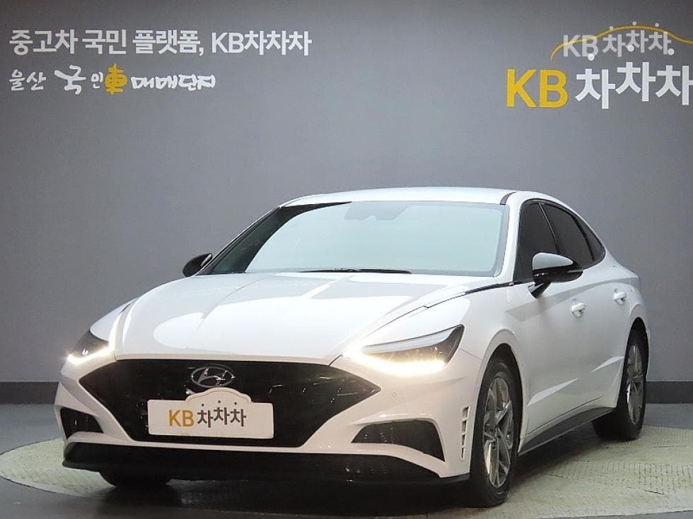 Hyundai Sonata (DN8) 1.6 T Premium 패밀리 - Image 1