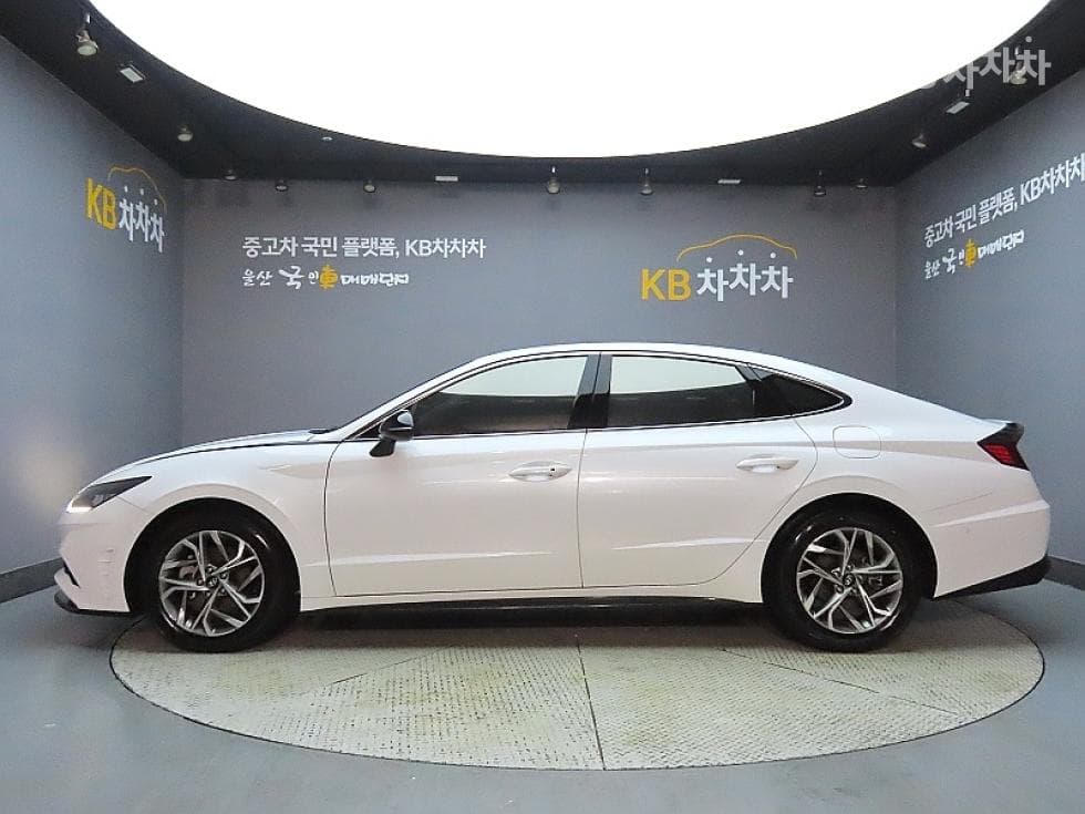 Hyundai Sonata (DN8)1.6 T Premium 패밀리 - 5