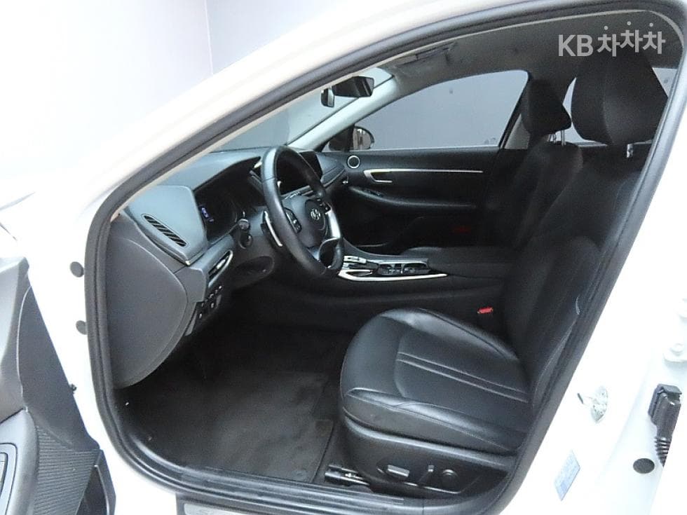 Hyundai Sonata (DN8)1.6 T Premium 패밀리 - 10