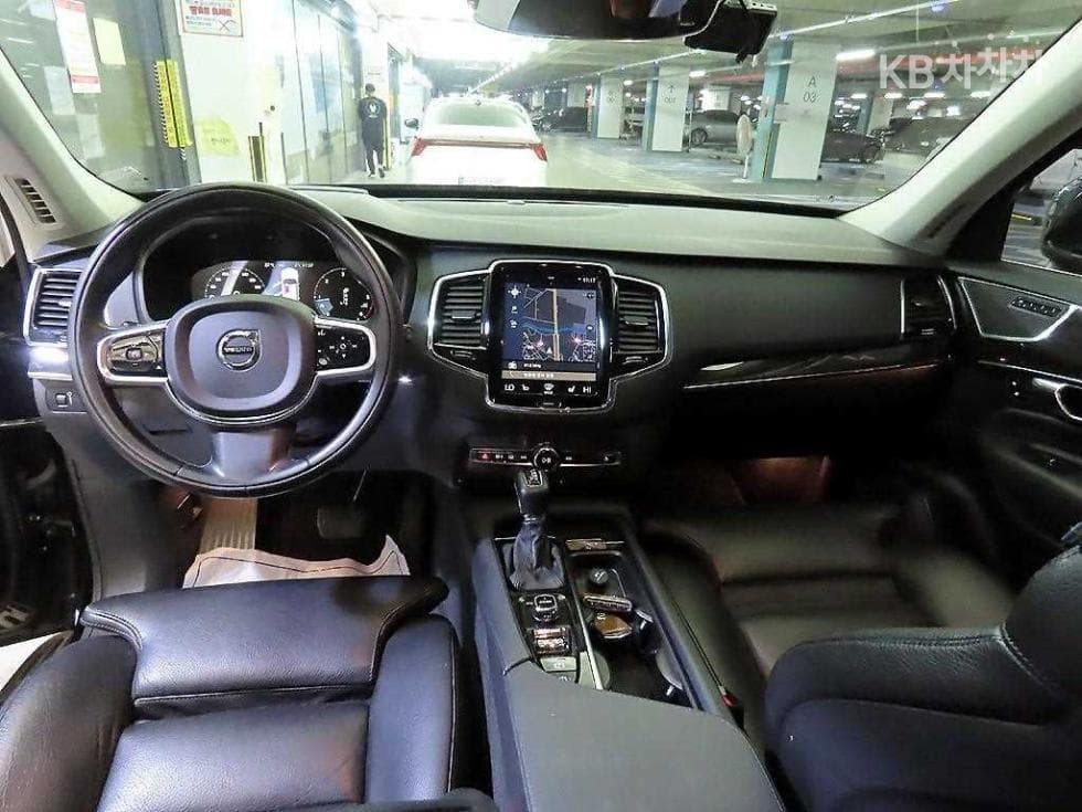 Volvo All New XC90D5 Momentum - 10