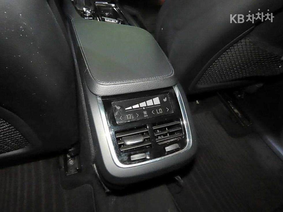 Volvo All New XC90D5 Momentum - 15