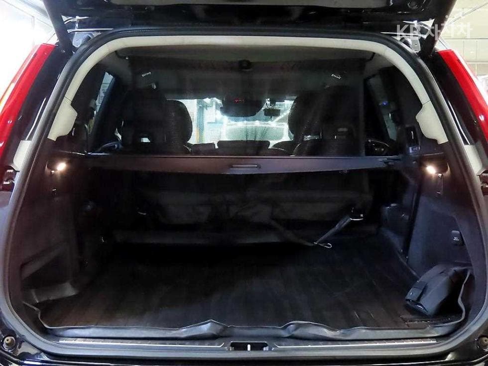 Volvo All New XC90D5 Momentum - 17