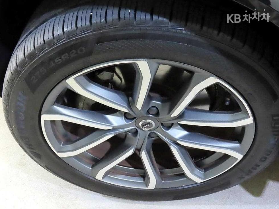 Volvo All New XC90D5 Momentum - 20