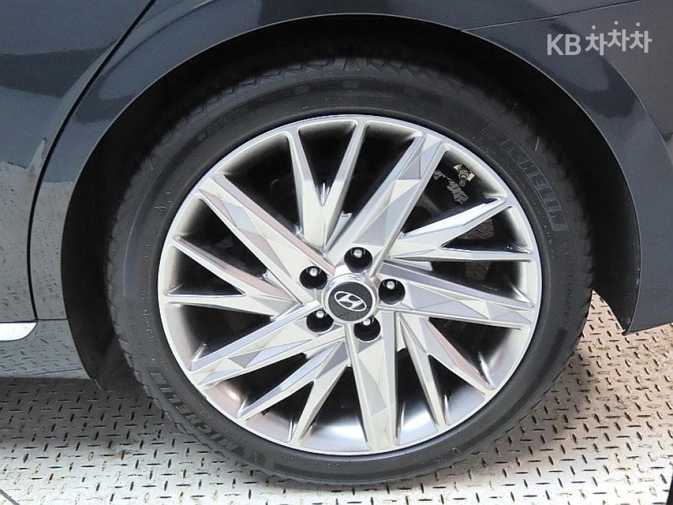 Hyundai The New (facelift) Grandeur (Azera)2.5 Le Blanc - 20
