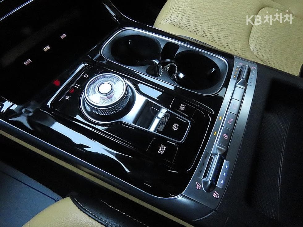 Kia Carnival 4th generationG3.5 GDI 9-seater Signature - 9