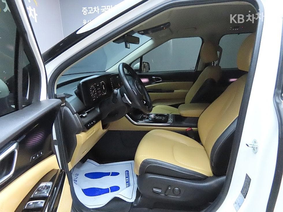 Kia Carnival 4th generationG3.5 GDI 9-seater Signature - 10