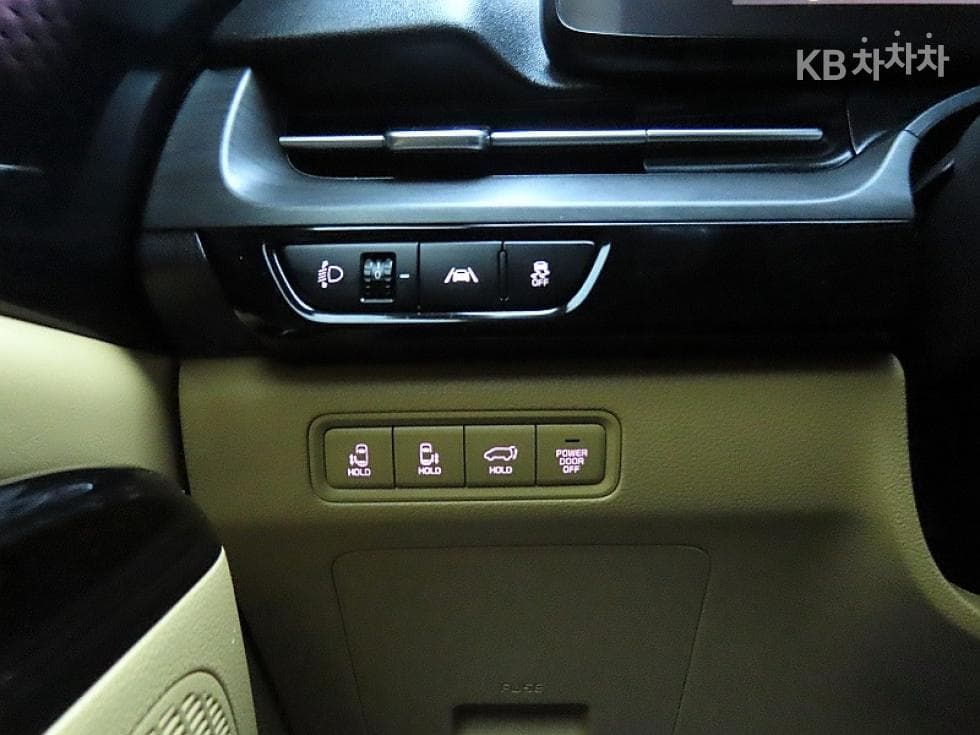 Kia Carnival 4th generationG3.5 GDI 9-seater Signature - 13