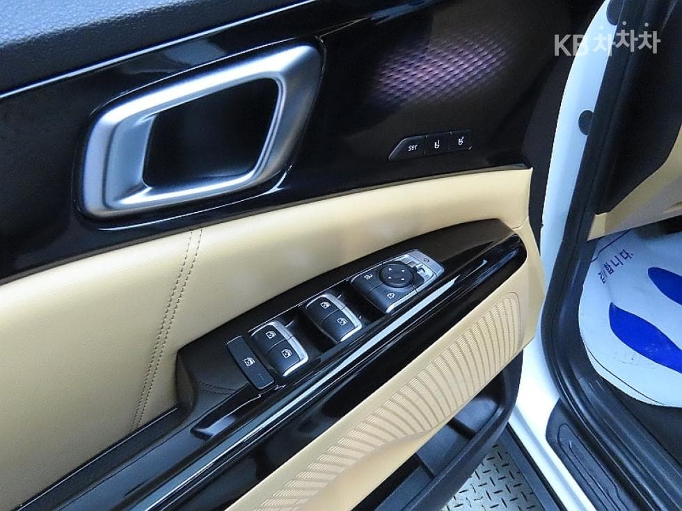 Kia Carnival 4th generationG3.5 GDI 9-seater Signature - 14