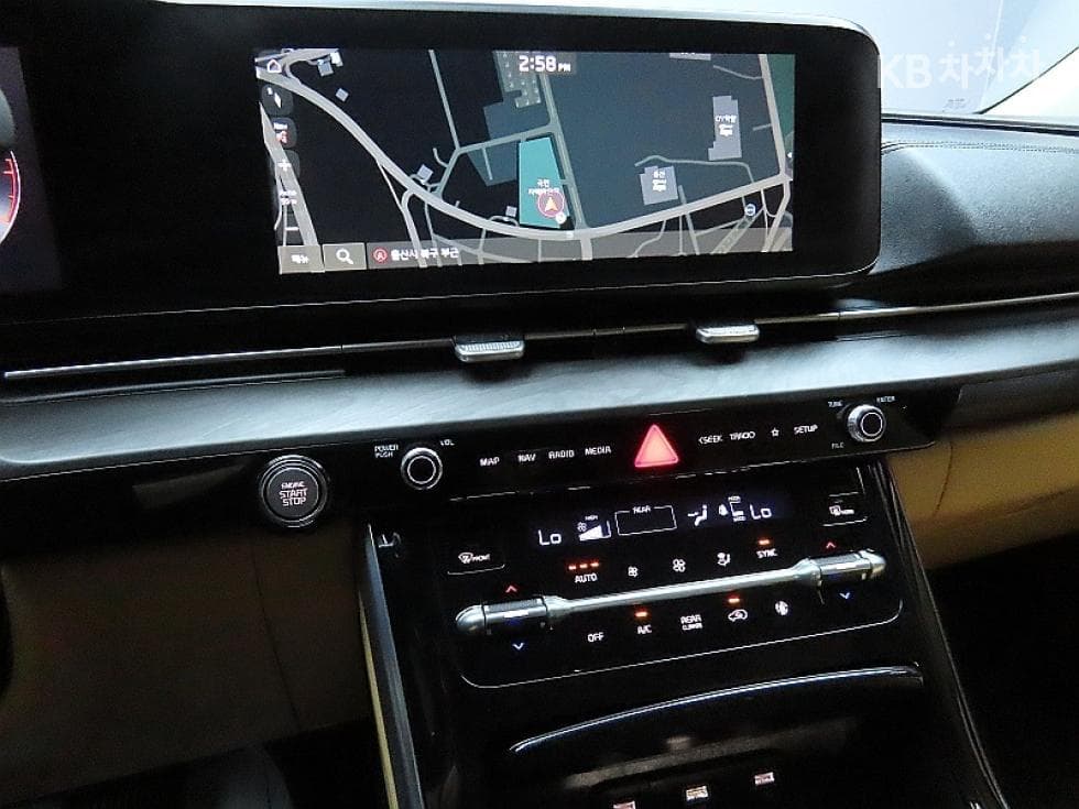 Kia Carnival 4th generationG3.5 GDI 9-seater Signature - 17