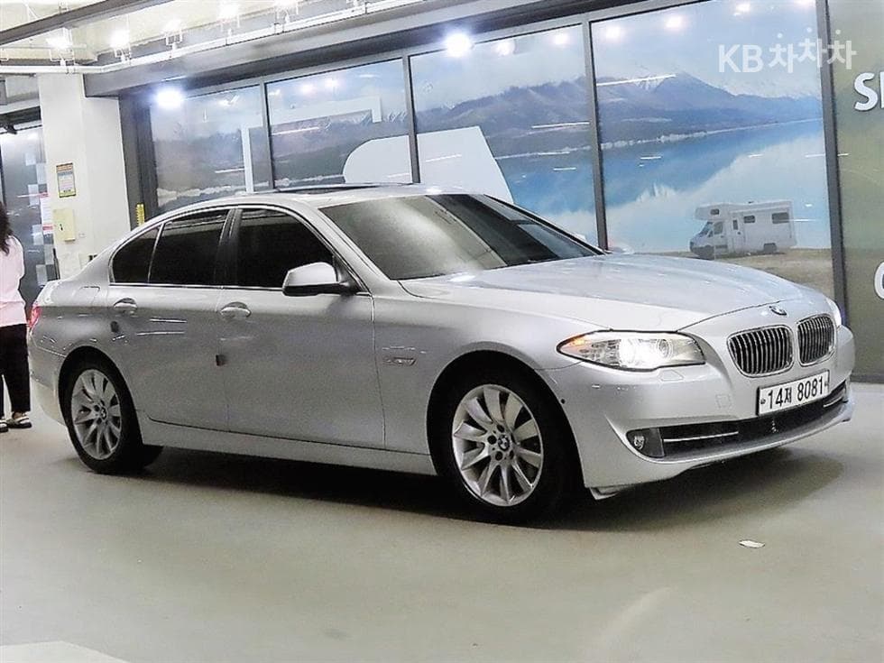 BMW New5 Series 528i F10 (10~16년) - Image 1