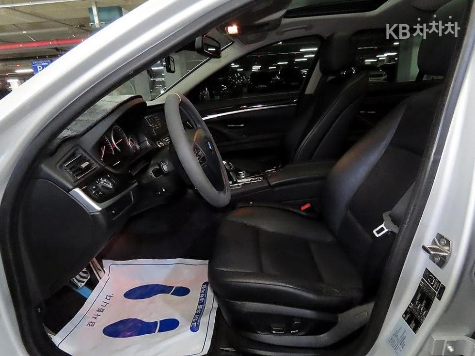 BMW New5 Series528i F10 - 6