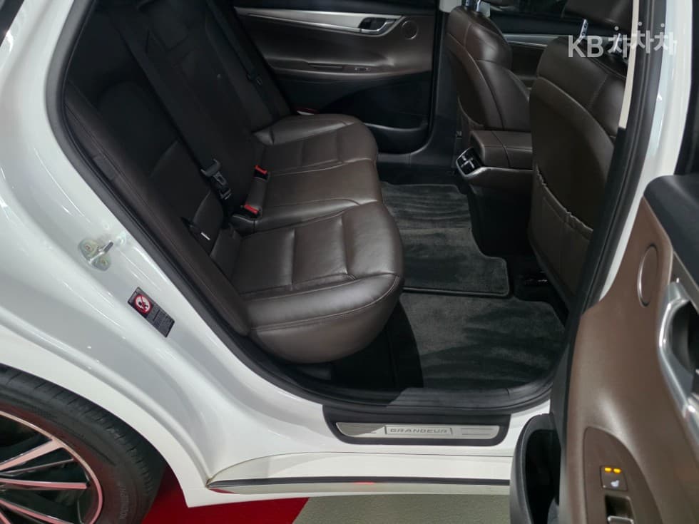 Hyundai The New (facelift) Grandeur (Azera)LPi 3.0 Disabled-accessible Premium - 18