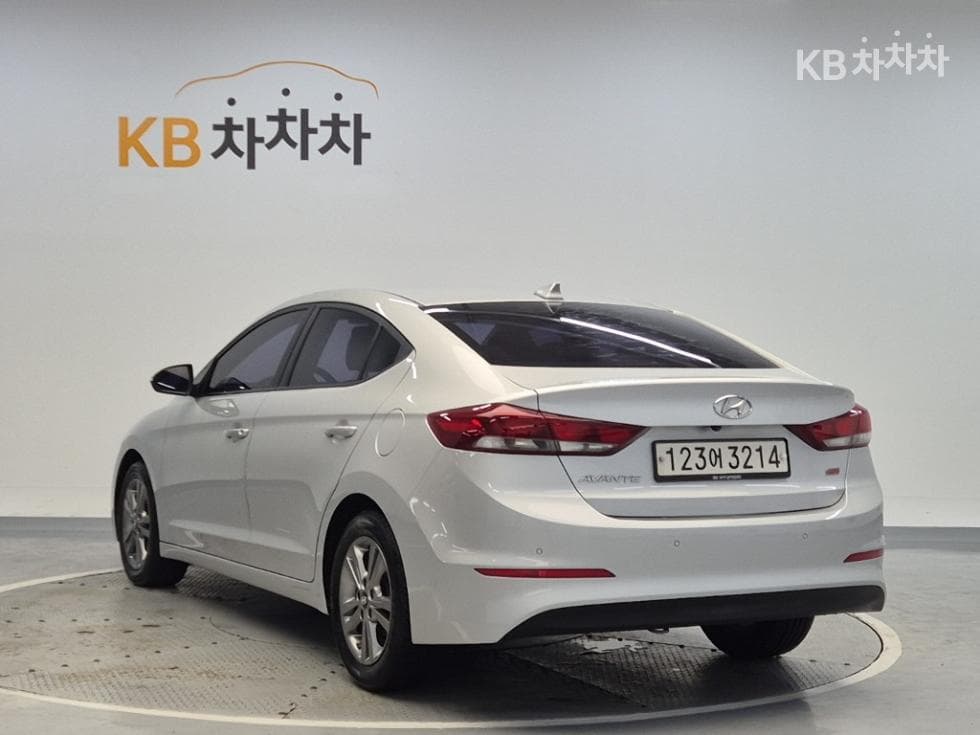 Hyundai Avante (Elantra)AD1.6 GDi Smart Special (special feature/edition) - 2