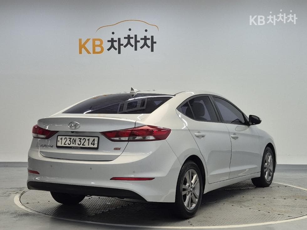 Hyundai Avante (Elantra)AD1.6 GDi Smart Special (special feature/edition) - 3